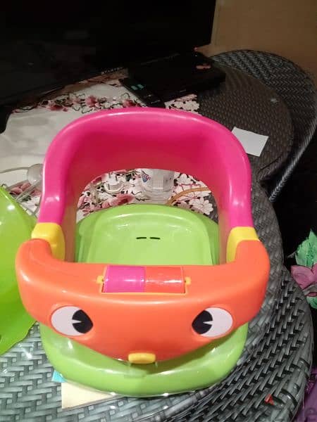 2 bath chairs 4 all ages 0