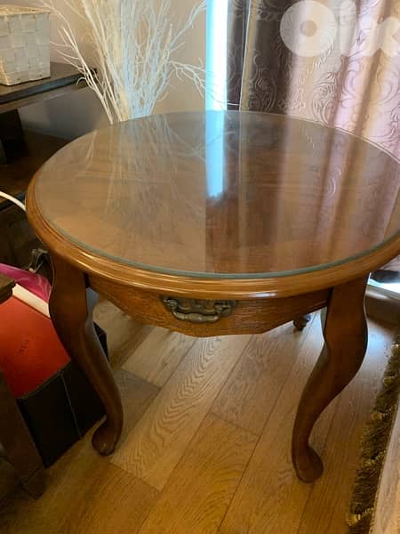 طاولات فخمة مع زجاج/مستوردة/ شغل راقي 2