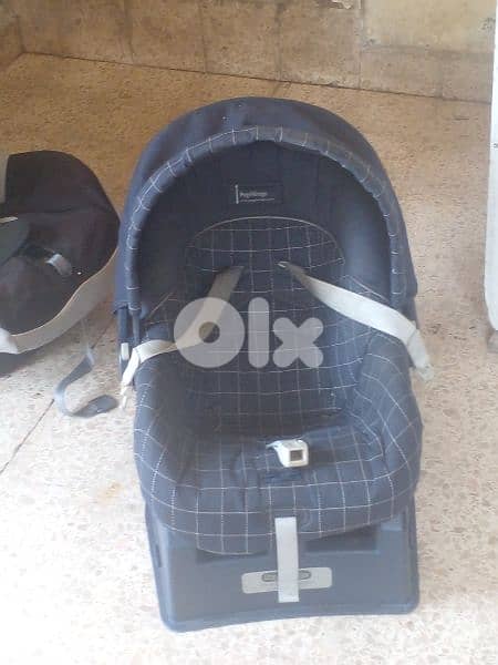 مقعد سيارة 1