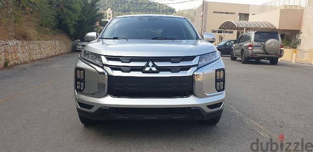 Mitsubishi outlander se 2020