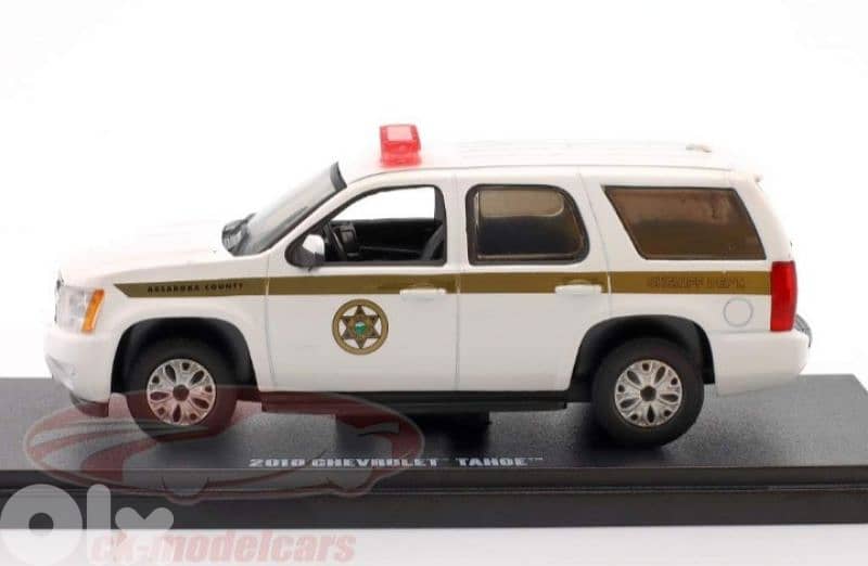 Chevrolet Tahoe (2010) diecast car model 1;43. 2