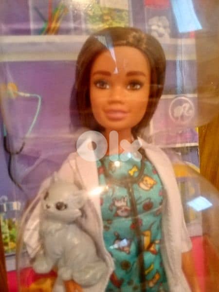 Barbie YOU CAN BE ANYTHING PET VET Hispanic Boxed doll+Small Cat=33$ 1