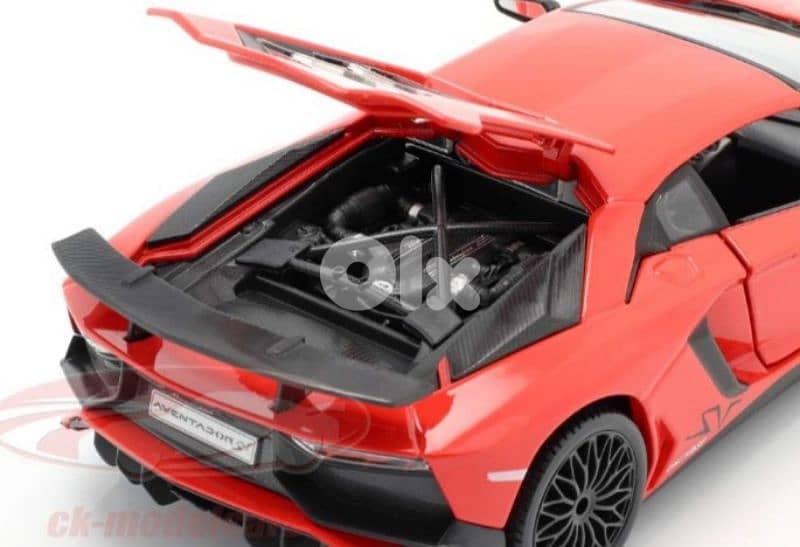 Lamborghini Aventador LP750-4 SV diecast car model 1:24. 4