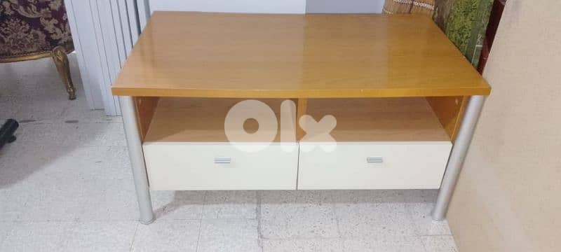 مفروشات متنوعةو كراسي و طاولات 8