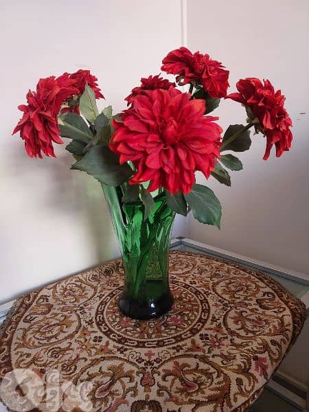 Glass Vase with 6 Roses - فاز زجاج مع ورد 0