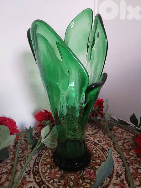 Glass Vase with 6 Roses - فاز زجاج مع ورد 3