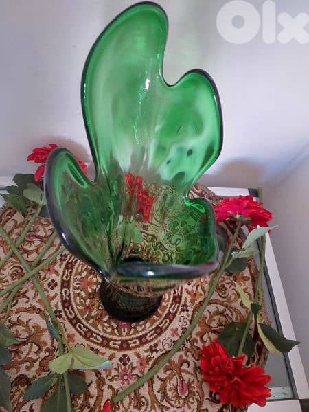 Glass Vase with 6 Roses - فاز زجاج مع ورد 6