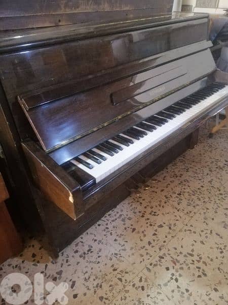 piano hsinghai high quality 3 pedal like new 0