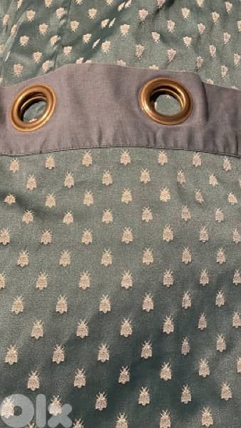 Couvre-lit et rideaux vert et doré 2