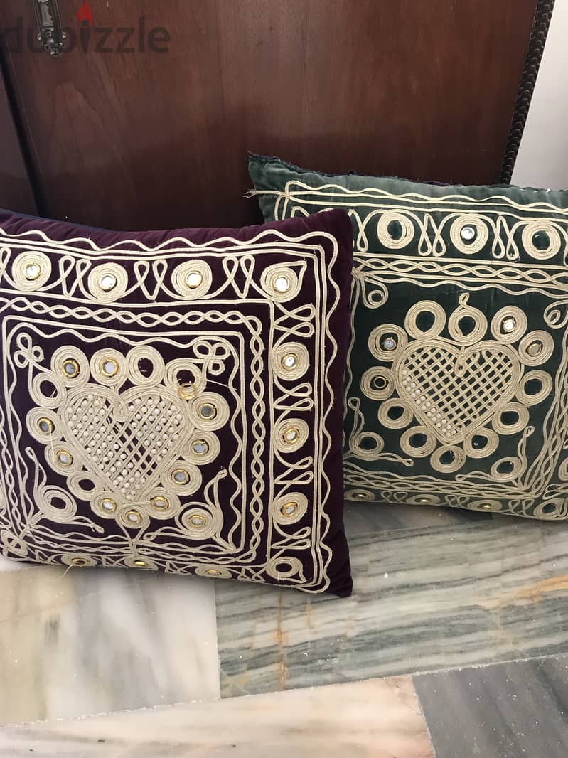 Decorative cushions. Perfect condition. 1