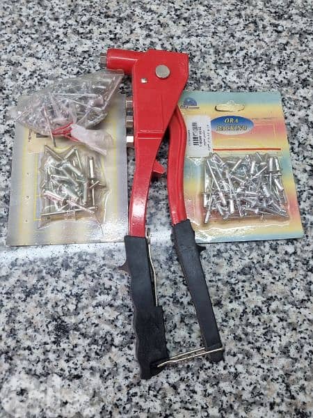 new never used baught from France  for 42 eur 10