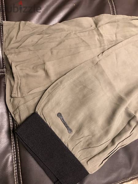 set of women clothing, top with pantalon/ leging 10$, jeans new 10$ 8