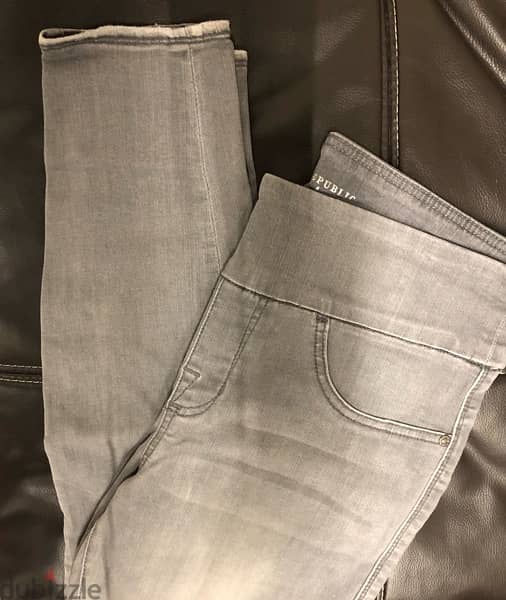 set of women clothing, top with pantalon/ leging 10$, jeans new 10$ 9