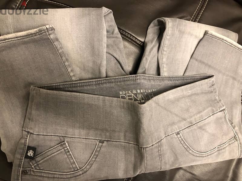 set of women clothing, top with pantalon/ leging 10$, jeans new 10$ 11