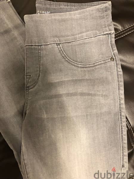 set of women clothing, top with pantalon/ leging 10$, jeans new 10$ 13