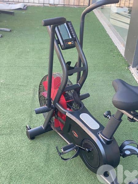 Air bike . it works on air pressure(جملة و مفرق) 1