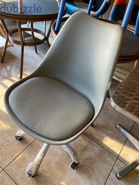 كراسي مطعم مفروشات مكتبيه كراسي العاب طاولات سفره 15