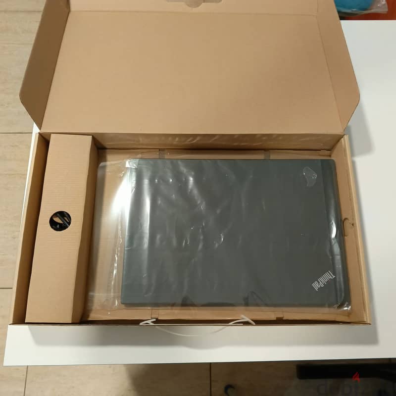 لابتوب جديد Boxed Refurbished t490s thinkpad lenovo 14'' 8gb 256gbnvme 6
