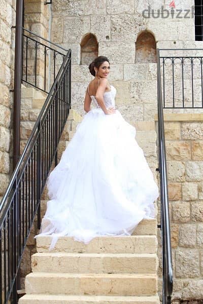 STUNING WEDDING DRESS 1