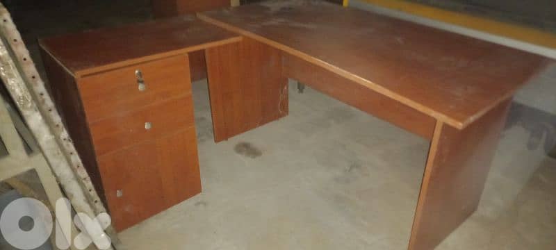 wooden desk 0