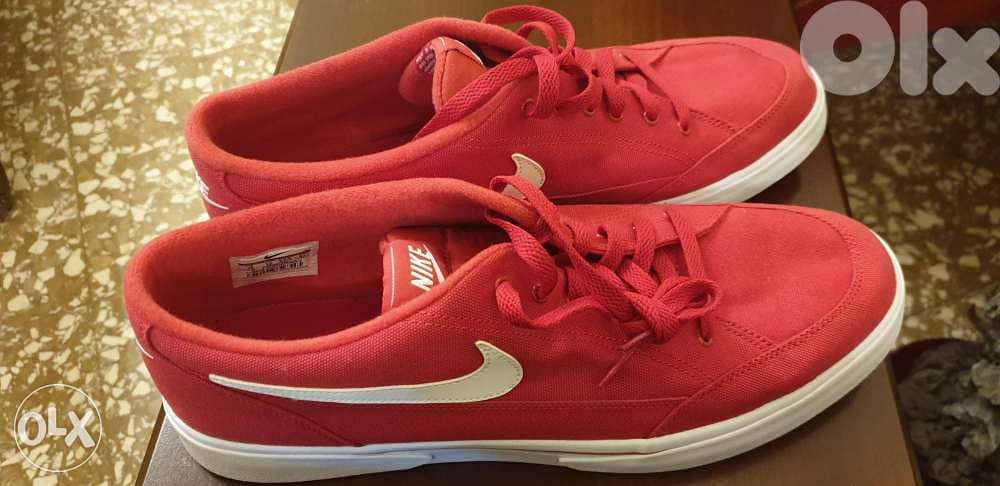Nike red shoes 0