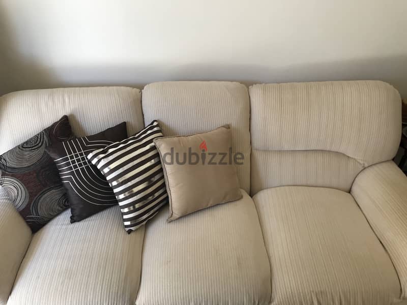 Full living room + free side table 1