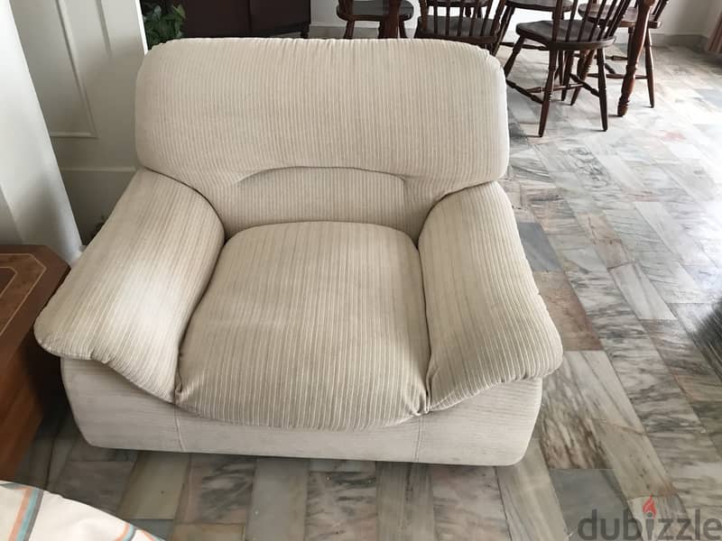 Full living room + free side table 5