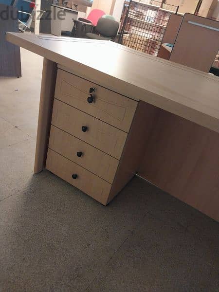 مكتب١٨٠ سنتم مع علبة دروجة 2