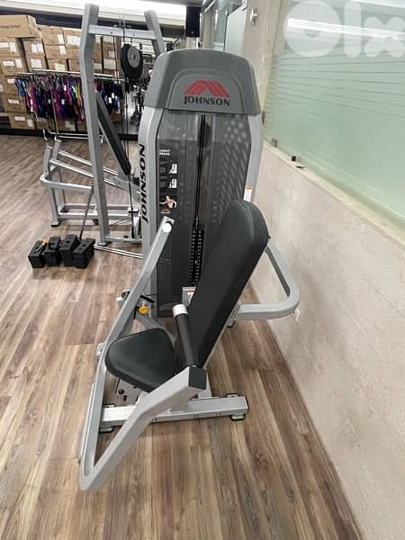 JOHNSON Inclined chest press weight training machine 5