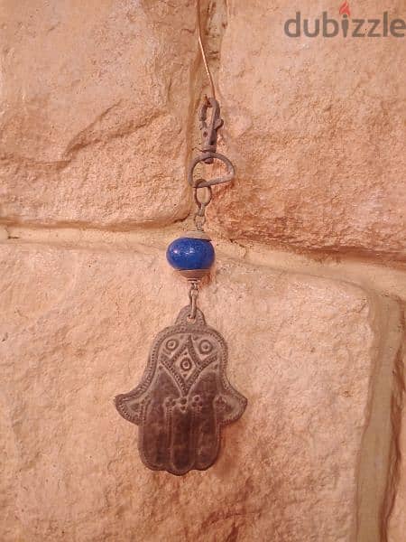 خرزة زرقاء للتعليق 1