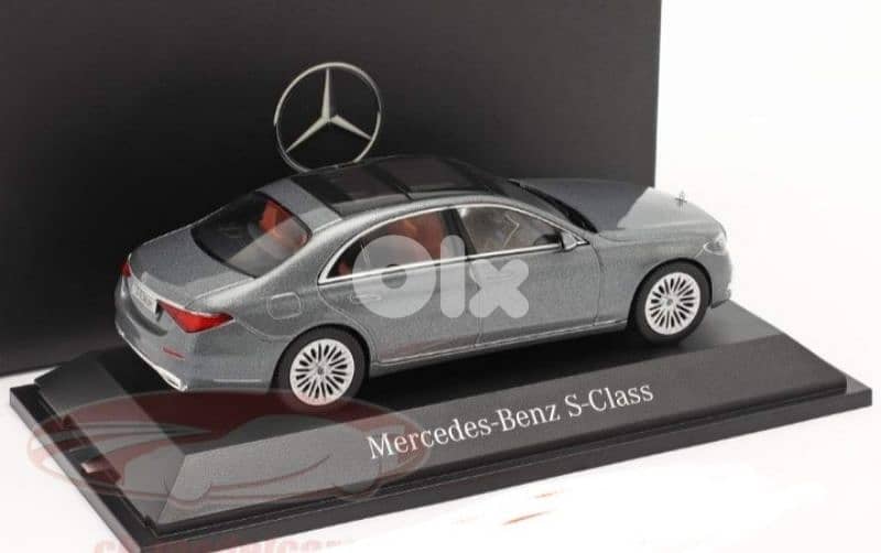 Mercedes S- Class diecast car model 1;43. 4
