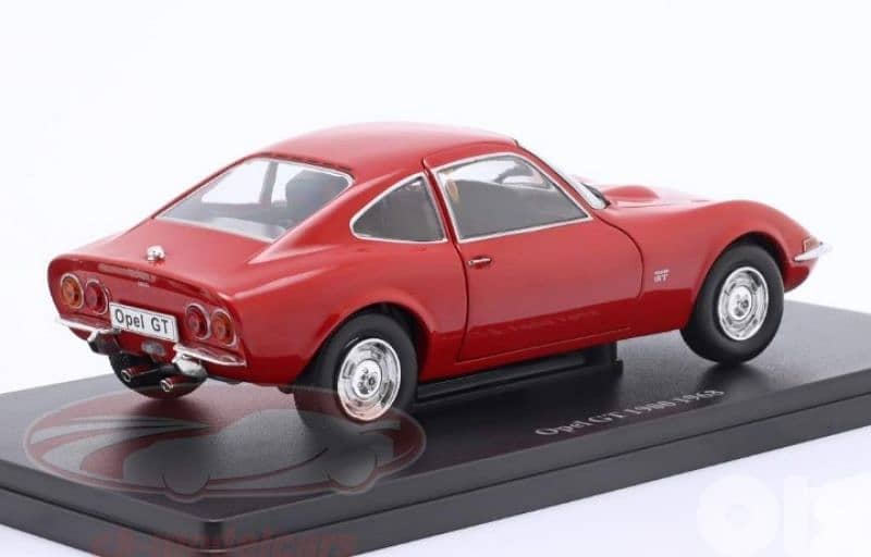 Opel GT 1900 (1968) diecast car model 1:24. 3