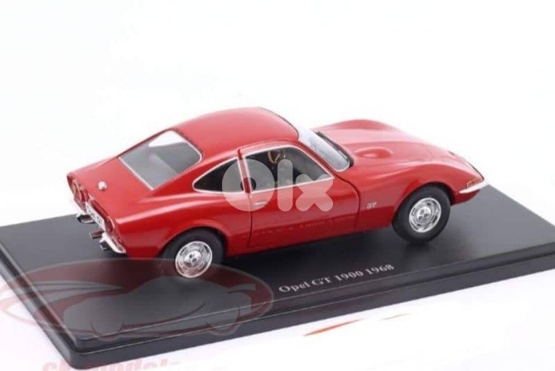Opel GT 1900 (1968) diecast car model 1:24. 4