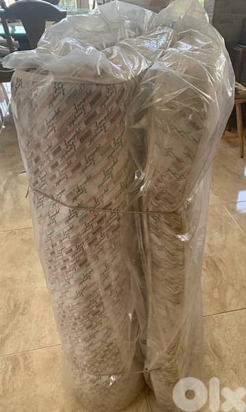 سرير مع فرشة 0