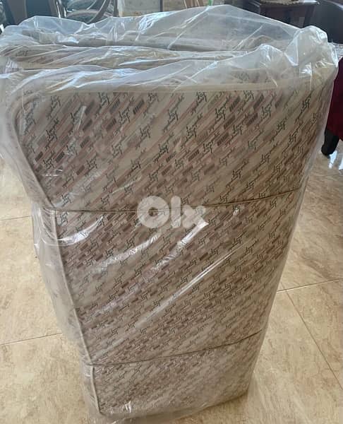 سرير مع فرشة 2