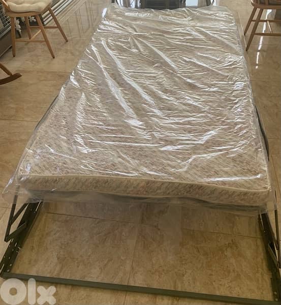 سرير مع فرشة 8