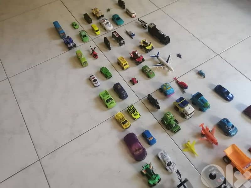 مجموعة سيارات بلاستك 0