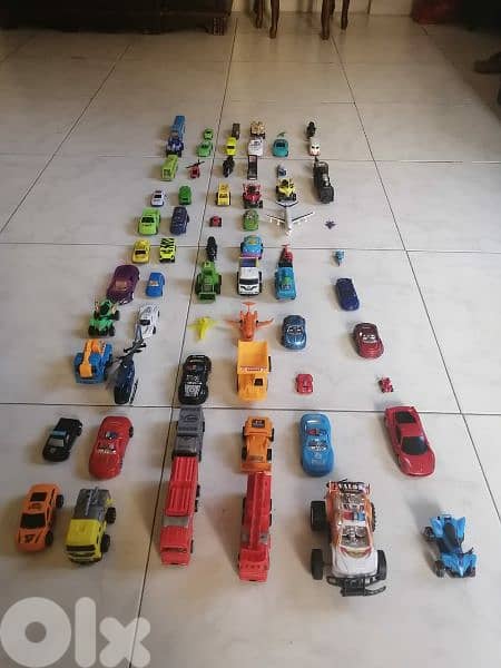 مجموعة سيارات بلاستك 1