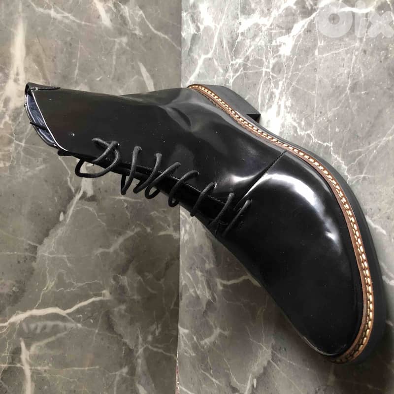 ZARA GLOSSY LEATHER BOOTS size 41 5