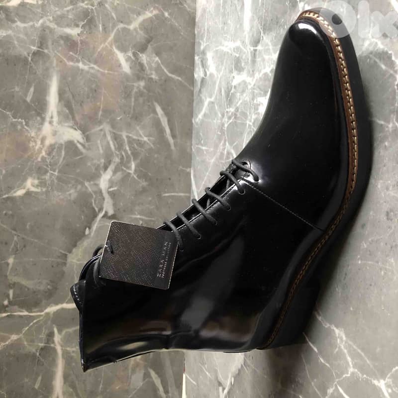 ZARA GLOSSY LEATHER BOOTS size 41 7