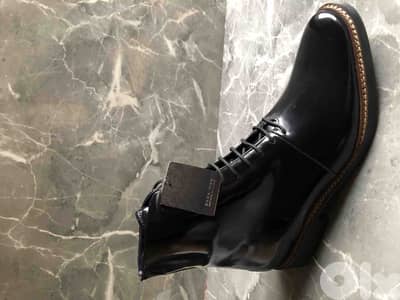 ZARA GLOSSY LEATHER BOOTS size 41