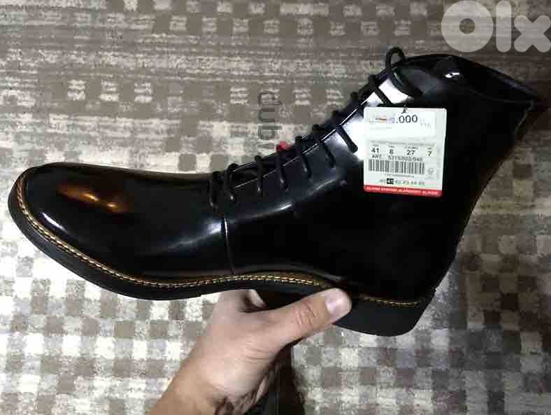 ZARA GLOSSY LEATHER BOOTS size 41 0