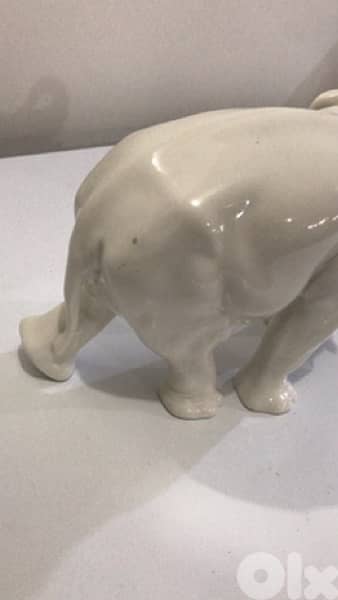 antiqie Vienne porcelaine figuurine signed 2