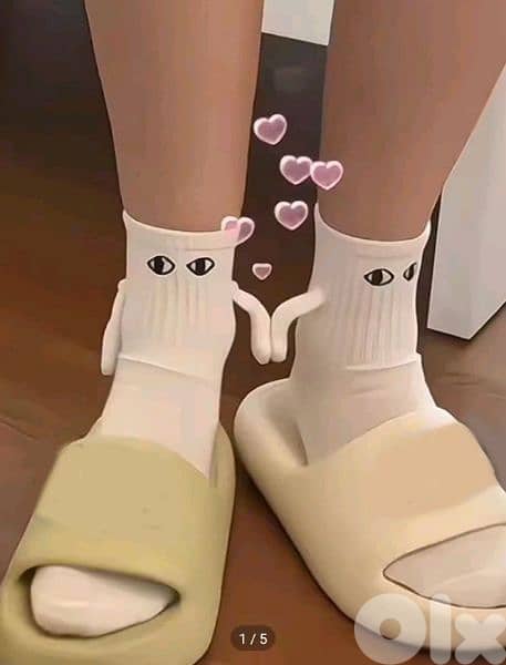 hilarious holding hand socks 1