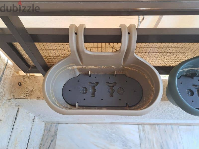 احواض للبلكون ط كلن ١٠ دولار all for 10$ pot for flowers 1