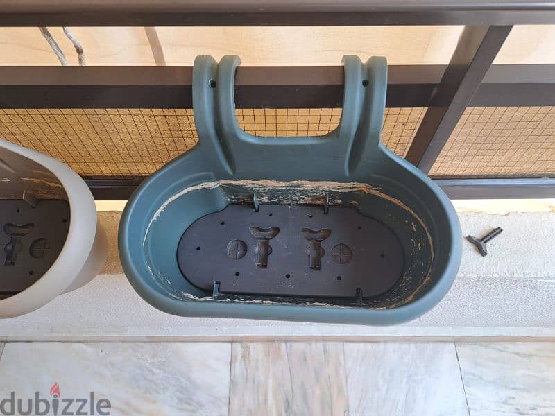 احواض للبلكون ط كلن ١٠ دولار all for 10$ pot for flowers 2