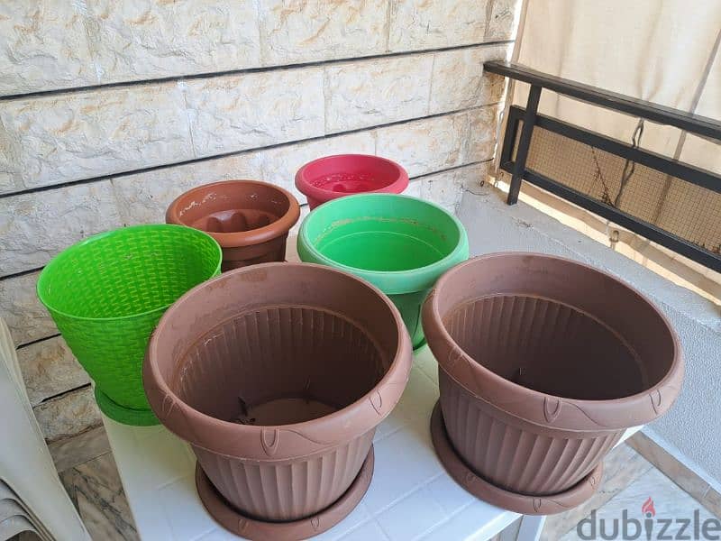 احواض للبلكون ط كلن ١٠ دولار all for 10$ pot for flowers 3