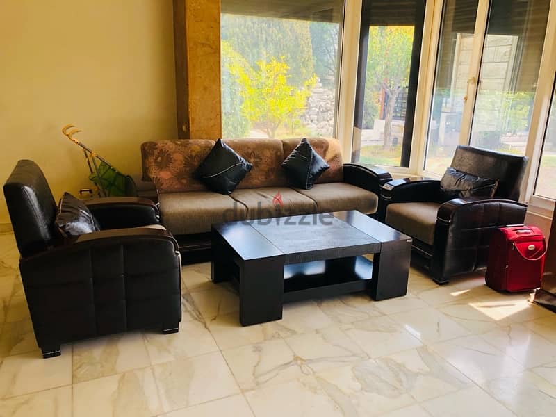 صالون ٦ قطع  ٢ كبار بصيرو تخت  وأربعة صغار مع طاولة كبيرة 6