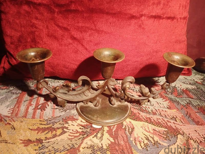 شمعدان قديم برونز مختوم 0