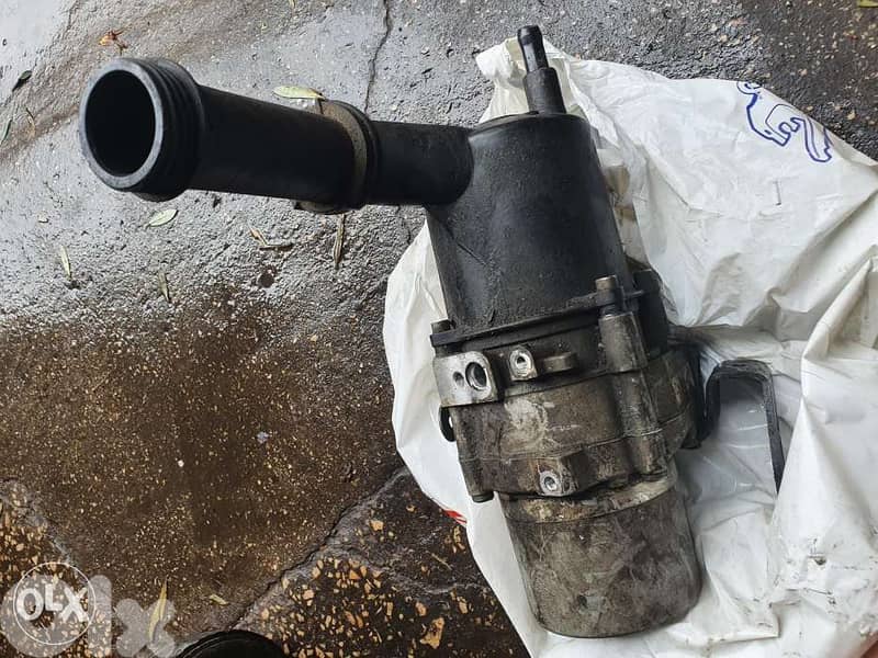 Citroen c4 2012 steering pump 1